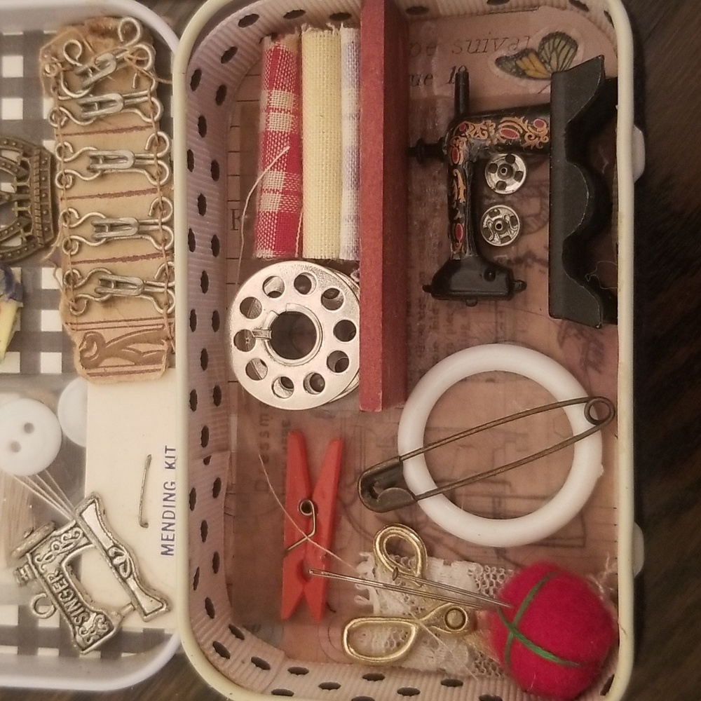 Handcrafted sewing curiousity tin - Picture 3 of 4